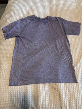 lululemon athletica Men's Heathered Lavender Short Sleeve Tee